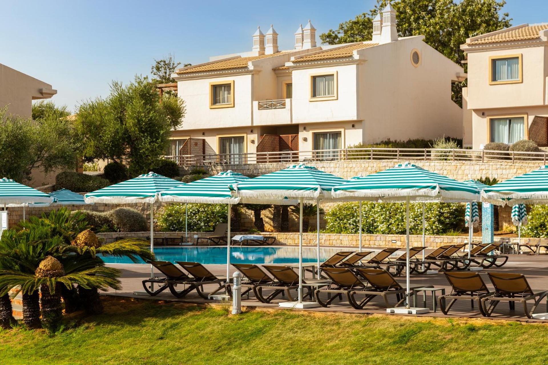 Grande Real Santa Eulalia Resort & Hotel Spa Albufeira Exterior foto A pool at a hotel in Portugal