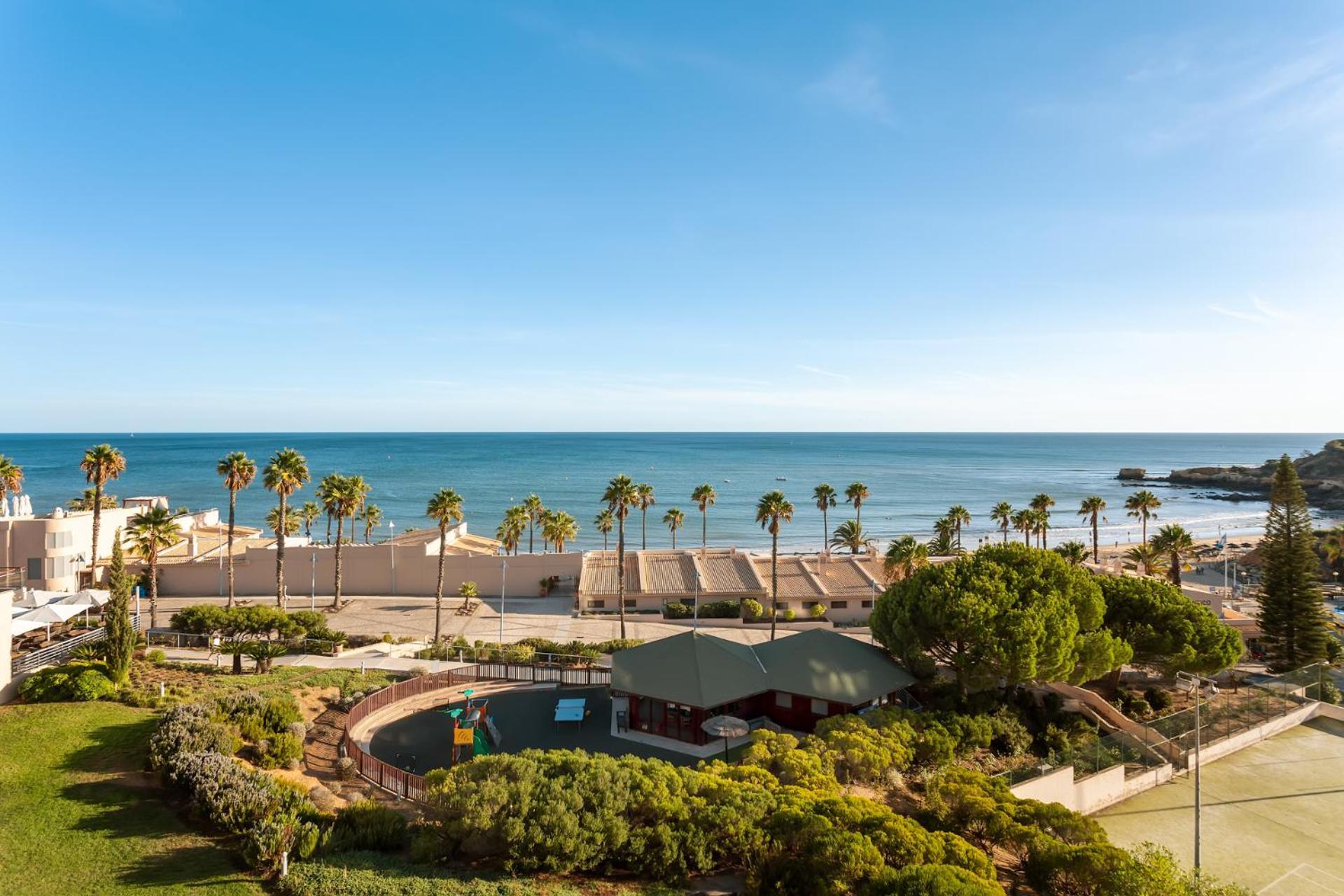 Grande Real Santa Eulalia Resort & Hotel Spa Albufeira Exterior foto View of the beach from the hotel
