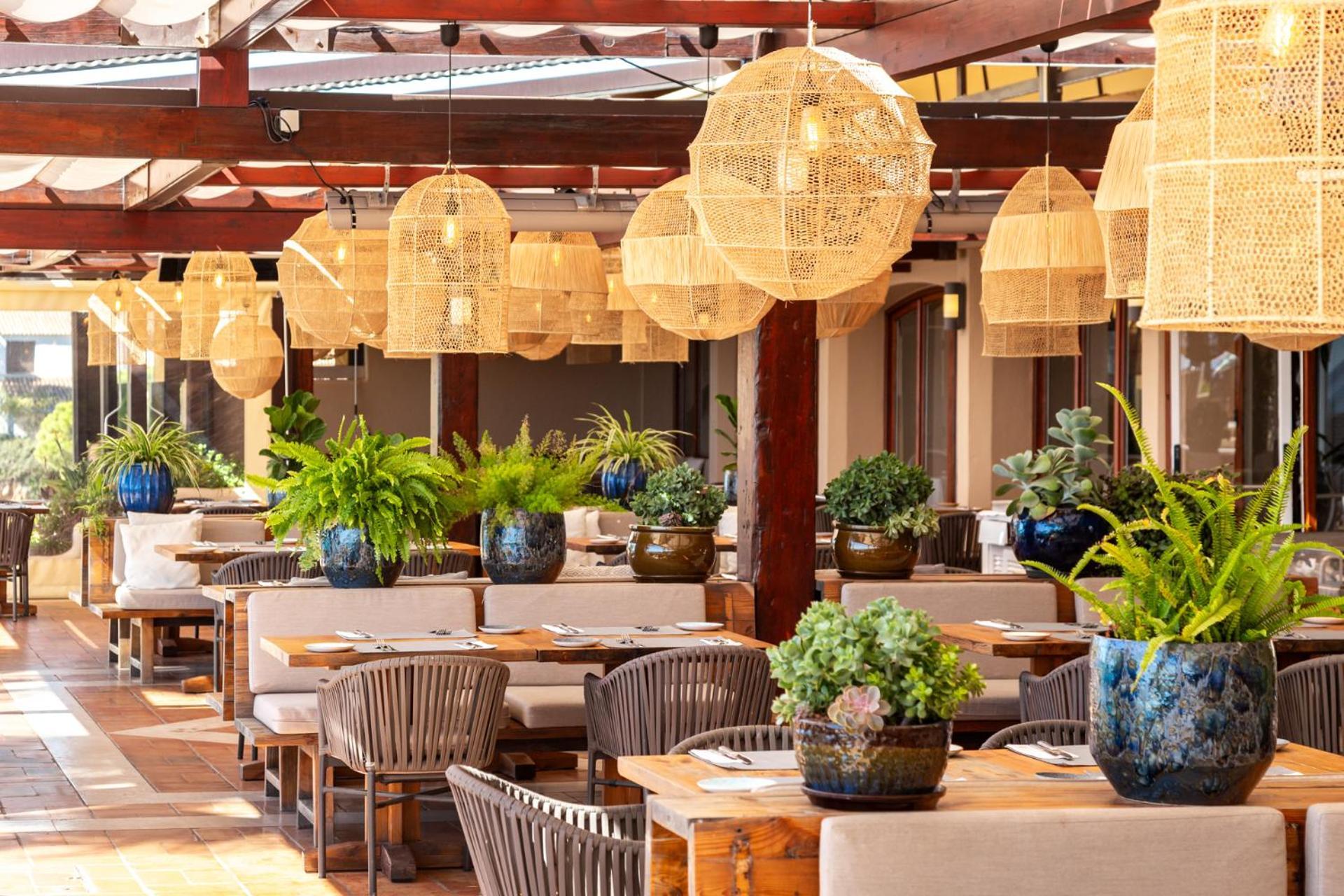 Grande Real Santa Eulalia Resort & Hotel Spa Albufeira Exterior foto The restaurant at the hotel