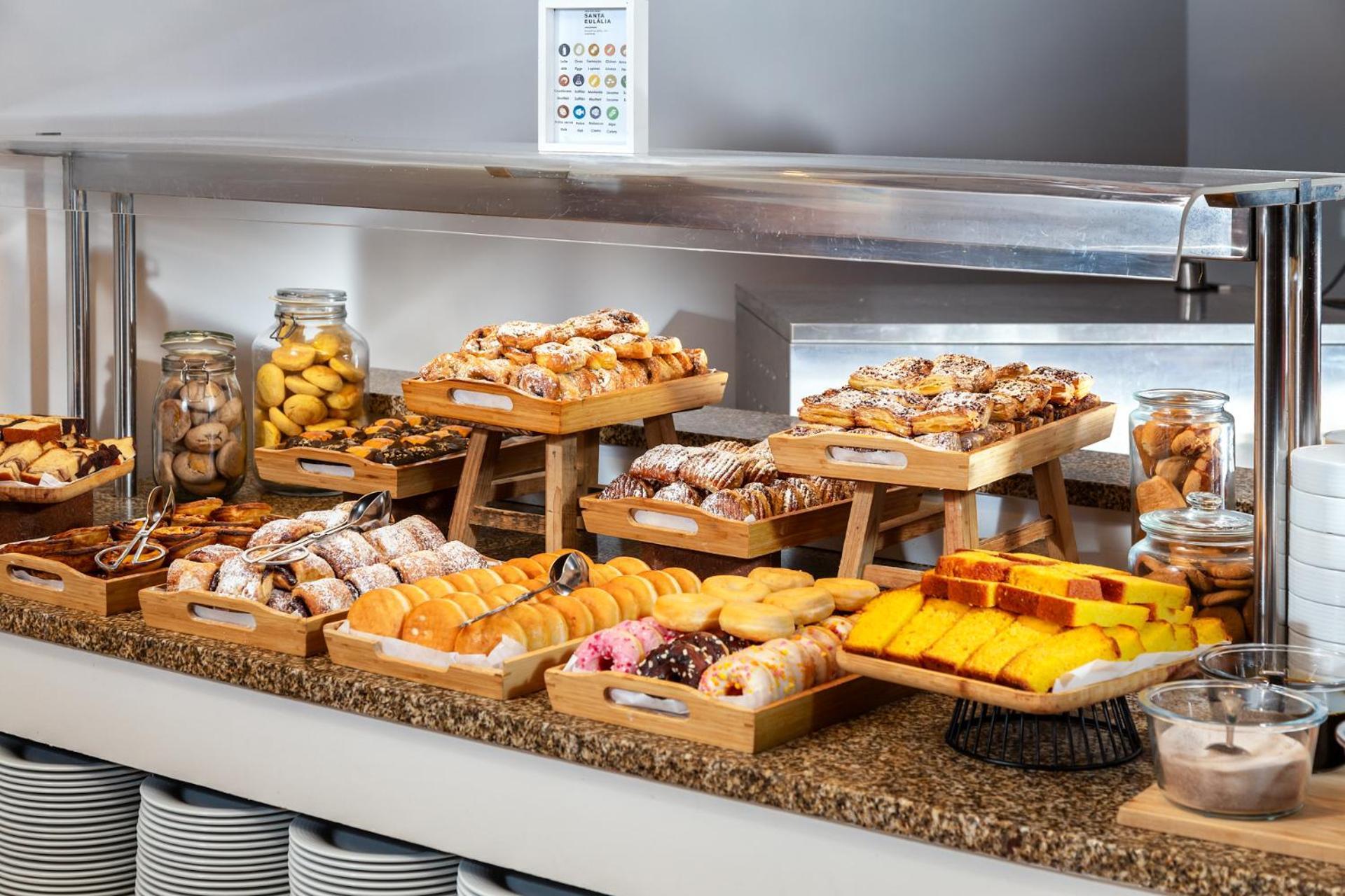 Grande Real Santa Eulalia Resort & Hotel Spa Albufeira Exterior foto A pastry display