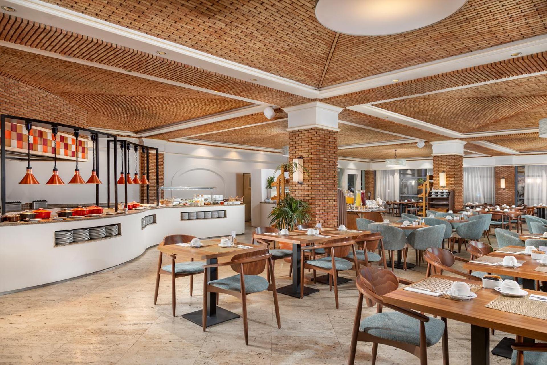 Grande Real Santa Eulalia Resort & Hotel Spa Albufeira Exterior foto The restaurant