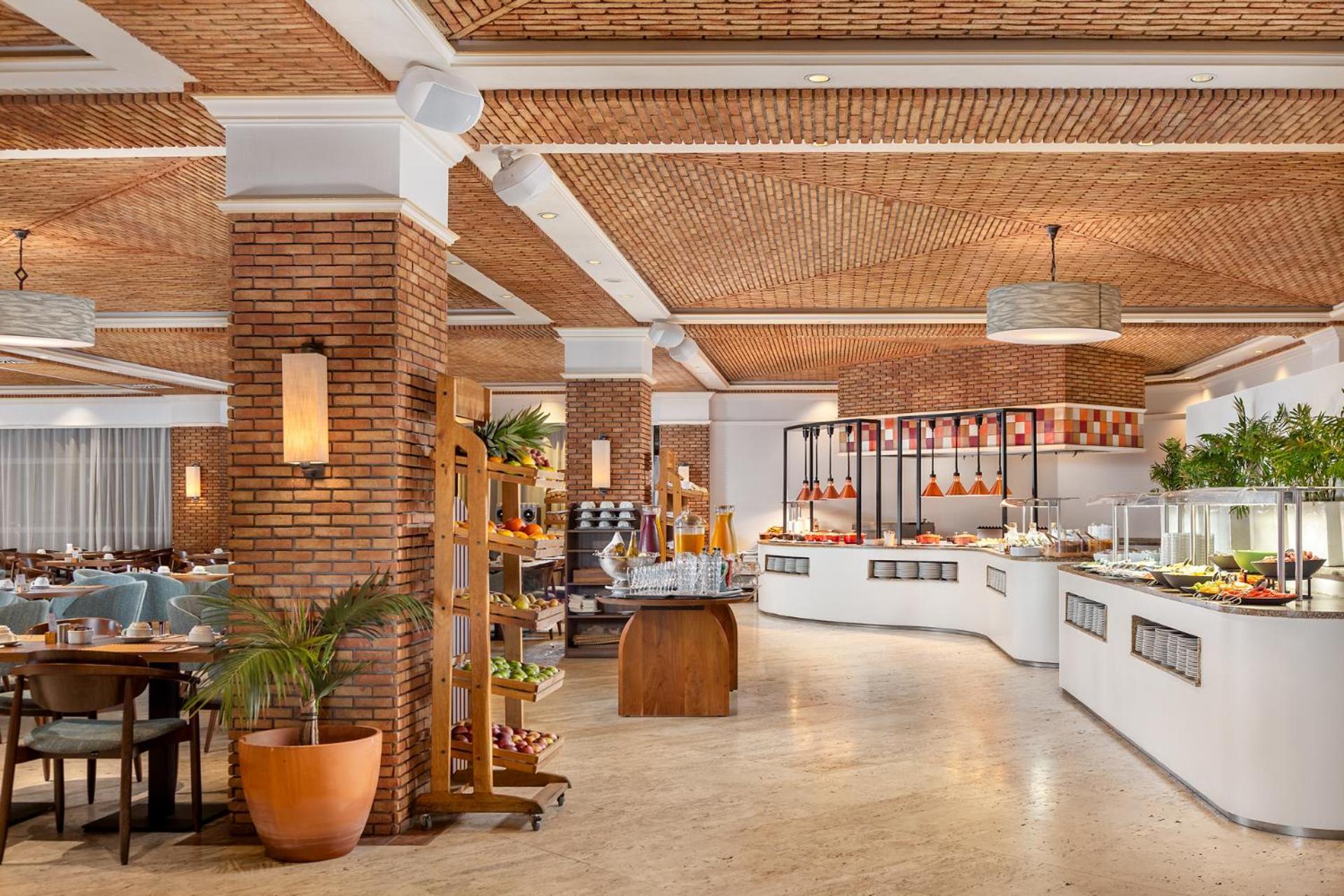 Grande Real Santa Eulalia Resort & Hotel Spa Albufeira Exterior foto The buffet at the hotel