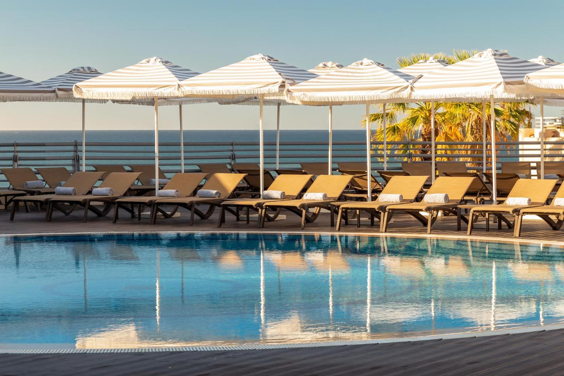Grande Real Santa Eulalia Resort & Hotel Spa Albufeira Exterior foto Pool at the hotel