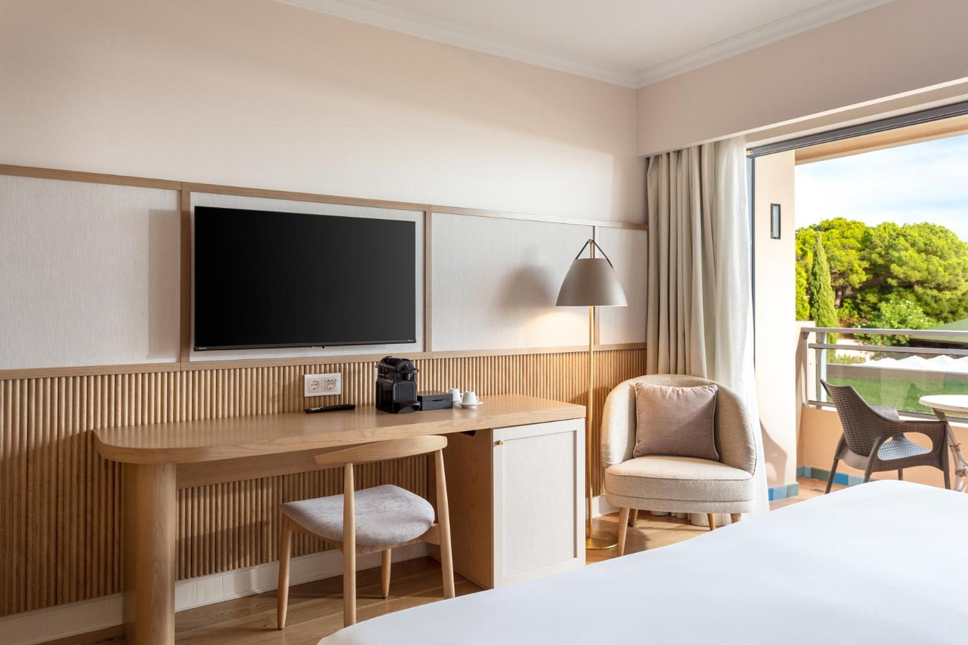 Grande Real Santa Eulalia Resort & Hotel Spa Albufeira Exterior foto A room at the hotel